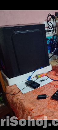 ডেক্সটপ কম্পিউটার আর মনিটর